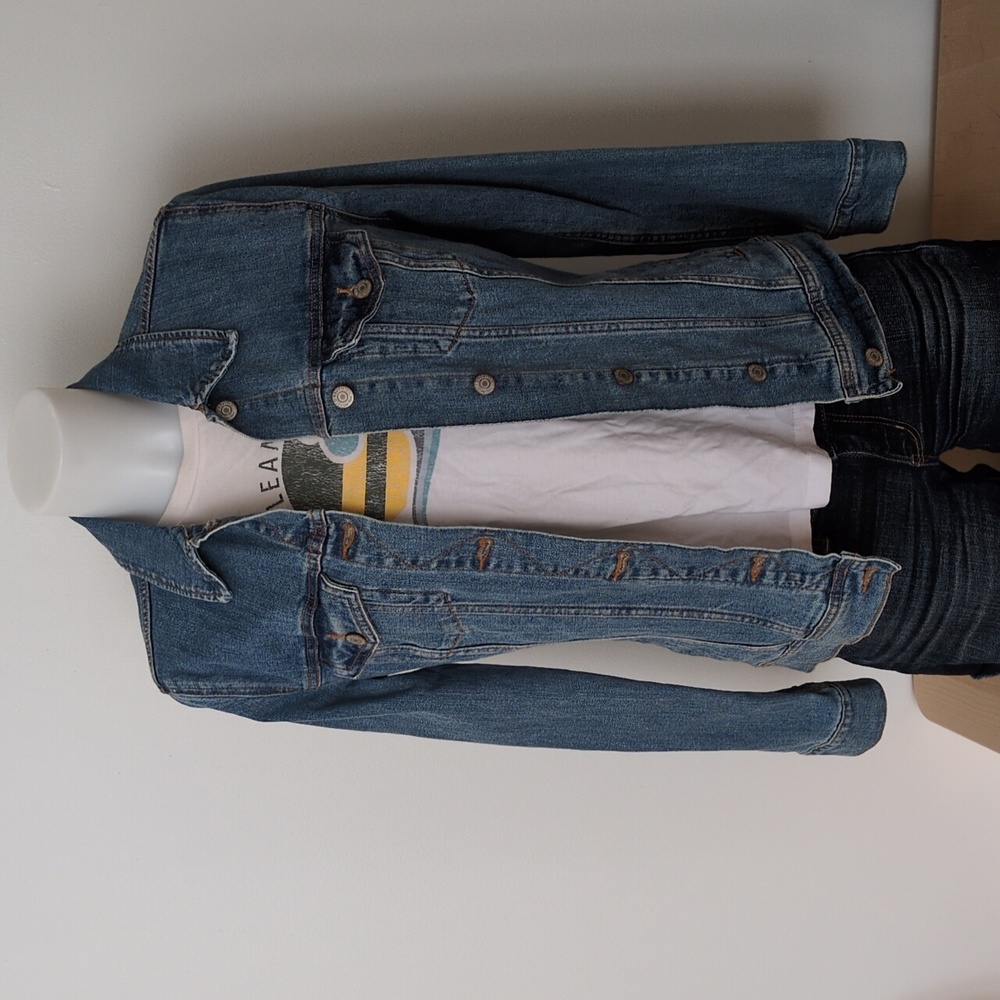 Old Navy Light Blue Denim Jacket - Medium Tall